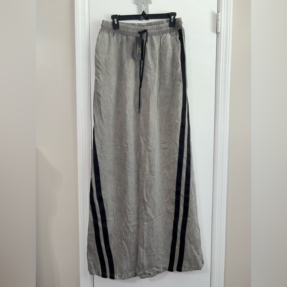Kaylee Kollection Grey and black wide leg pants Large new